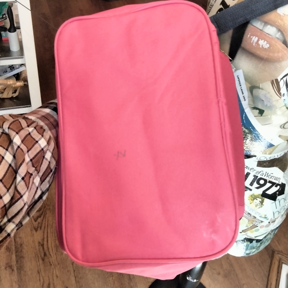 Budweiser Bluetooth speakers cooler - Picture 9 of 14